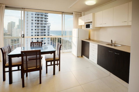 Chateau Beachside Resort - Tourism Brisbane 16