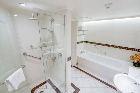 InterContinental Sanctuary Cove Resort, An IHG Hotel - Tourism Brisbane 2