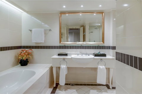 InterContinental Sanctuary Cove Resort, An IHG Hotel - Tourism Brisbane 5