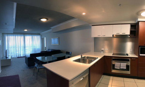Private 2 Bedroom Apartment @ Chevron Towers - Tourism Brisbane 4