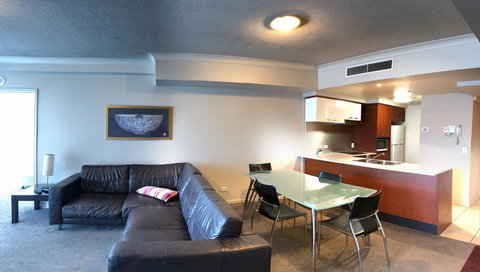 Private 2 Bedroom Apartment @ Chevron Towers - Tourism Brisbane 2