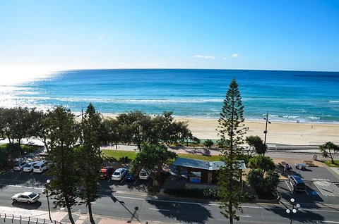 Zenith Ocean Front Apartments - Tourism Brisbane 9