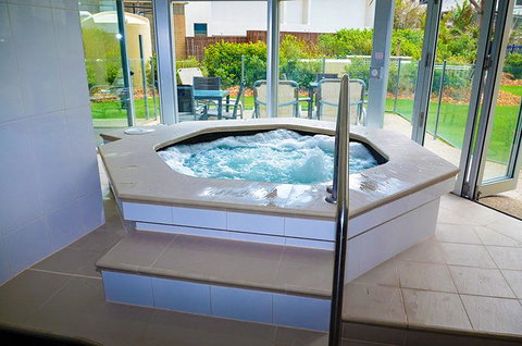 Zenith Ocean Front Apartments - Tourism Brisbane 6