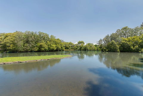 Waterfront Theme Park Getaway - Tourism Brisbane 24