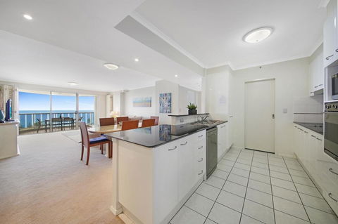 Oscar On Main Beach Resort - Tourism Brisbane 4