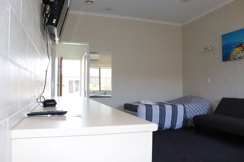 YAL Cairns - A Motel That Makes A Difference - Brisbane Tourism 8