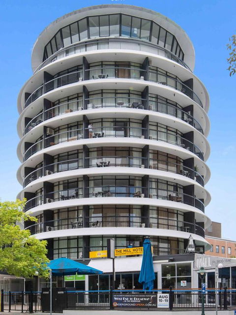 Madison Tower Mill Hotel - Tourism Brisbane 0