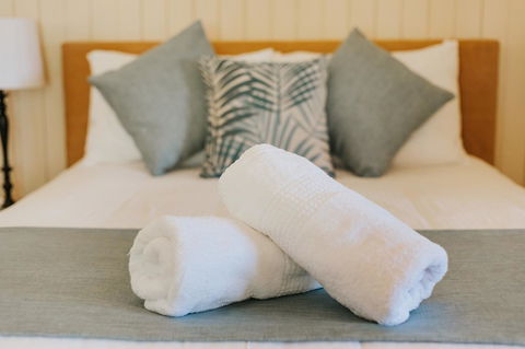Apple Blossom Cottages - Brisbane Tourism 12