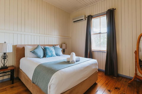 Apple Blossom Cottages - Brisbane Tourism 8