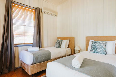 Apple Blossom Cottages - Brisbane Tourism 11