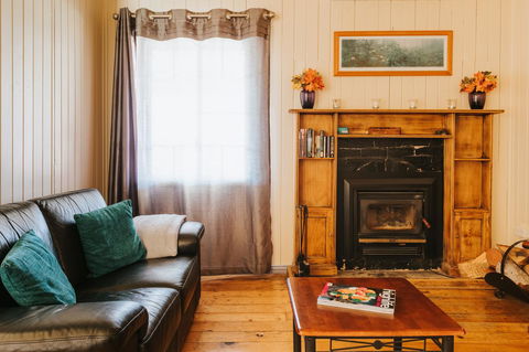 Apple Blossom Cottages - Brisbane Tourism 4