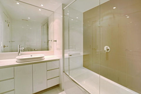 Number 1 H Residences - WiFi, Parking & More By Gold Coast Holidays - Tourism Brisbane 13