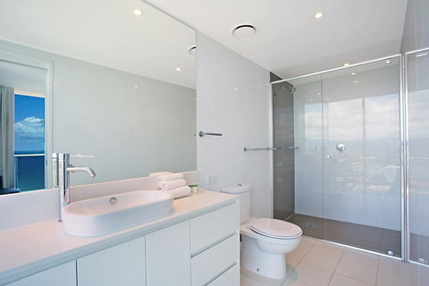 Number 1 H Residences - WiFi, Parking & More By Gold Coast Holidays - Tourism Brisbane 6