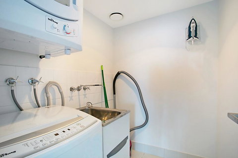 Number 1 H Residences - WiFi, Parking & More By Gold Coast Holidays - Tourism Brisbane 1