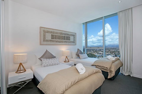 Number 1 H Residences - WiFi, Parking & More By Gold Coast Holidays - Tourism Brisbane 4