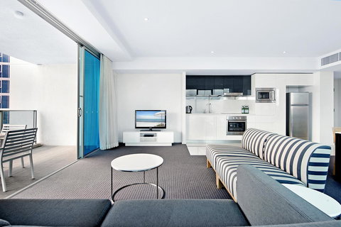 Number 1 H Residences - WiFi, Parking & More By Gold Coast Holidays - Tourism Brisbane 34