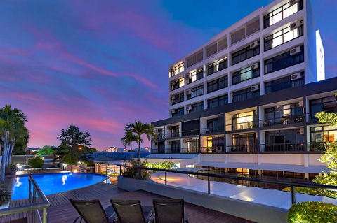 Sunshine Tower Hotel - Brisbane Tourism 3