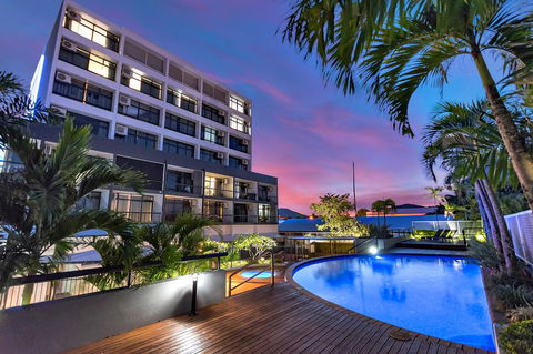Sunshine Tower Hotel - Brisbane Tourism 0