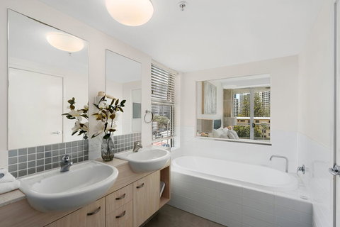 Wings Resort, Apartments And 2 Story Penthouses - We Accommodate - Tourism Brisbane 12