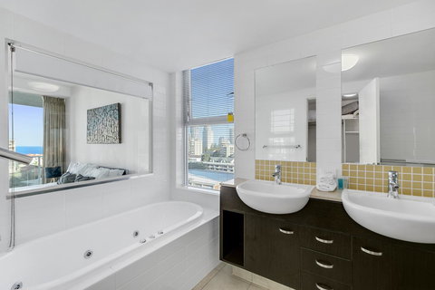 Wings Resort, Apartments And 2 Story Penthouses - We Accommodate - Tourism Brisbane 32