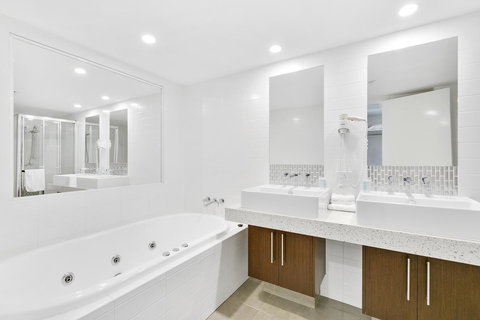 Wings Resort, Apartments And 2 Story Penthouses - We Accommodate - Tourism Brisbane 23