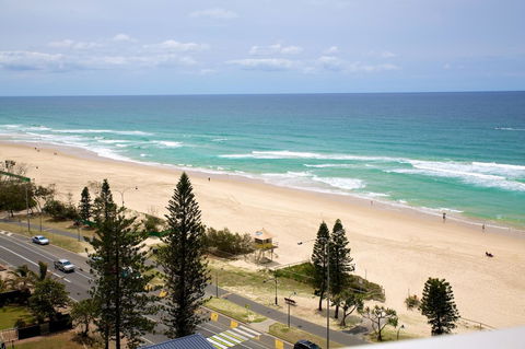 Hi Surf Beachfront Resort Apartments - Tourism Brisbane 35