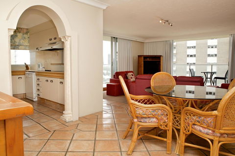 Hi Surf Beachfront Resort Apartments - Tourism Brisbane 23