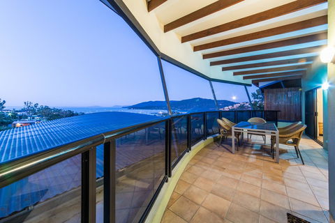 Paradise Penthouse At Waves - Airlie Beach - Tourism Brisbane 24