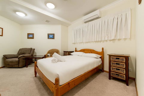 Paradise Penthouse At Waves - Airlie Beach - Tourism Brisbane 14