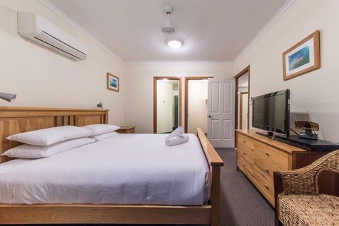 Paradise Penthouse At Waves - Airlie Beach - Tourism Brisbane 11