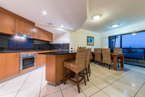 Paradise Penthouse At Waves - Airlie Beach - Tourism Brisbane 4