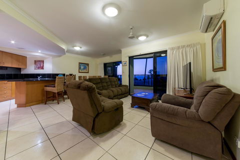Paradise Penthouse At Waves - Airlie Beach - Tourism Brisbane 10