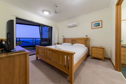 Paradise Penthouse At Waves - Airlie Beach - Tourism Brisbane 13