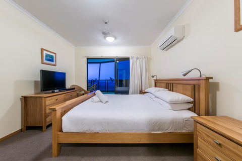 Paradise Penthouse At Waves - Airlie Beach - Tourism Brisbane 15