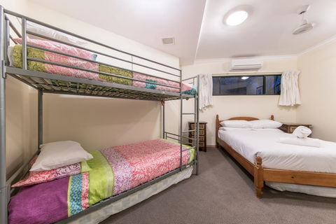 Paradise Penthouse At Waves - Airlie Beach - Tourism Brisbane 17