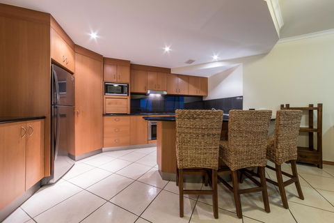 Paradise Penthouse At Waves - Airlie Beach - Tourism Brisbane 6