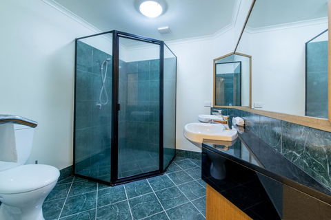 Paradise Penthouse At Waves - Airlie Beach - Tourism Brisbane 20