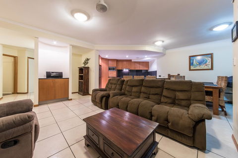 Paradise Penthouse At Waves - Airlie Beach - Tourism Brisbane 7