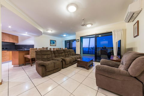 Paradise Penthouse At Waves - Airlie Beach - Tourism Brisbane 9