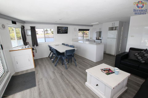 Coomera Houseboats - Tourism Brisbane 8