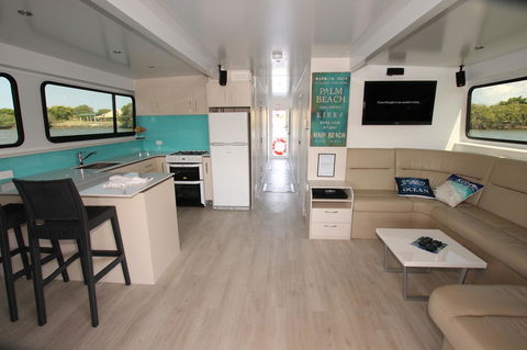 Coomera Houseboats - Tourism Brisbane 9