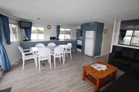 Coomera Houseboats - Tourism Brisbane 5