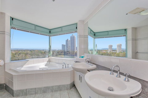 The Waterford On Main Beach - Tourism Brisbane 21