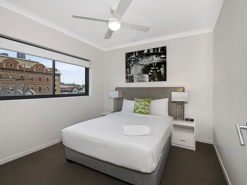 Atrio Apartments - Brisbane Tourism 5