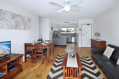 Surf Dance Apartments - Brisbane Tourism 6