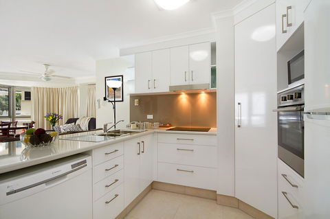 Rainbow Bay Resort Holiday Apartments - Tourism Brisbane 4