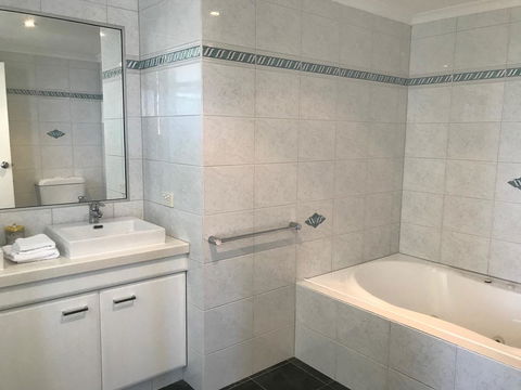 Rainbow Bay Resort Holiday Apartments - Tourism Brisbane 5
