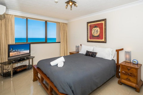Breakers North Absolute Beachfront Apartments - Official - Tourism Brisbane 21