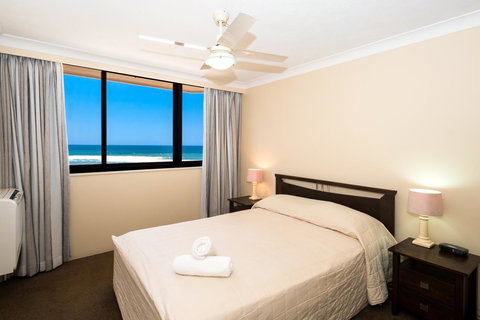 Breakers North Absolute Beachfront Apartments - Official - Tourism Brisbane 8