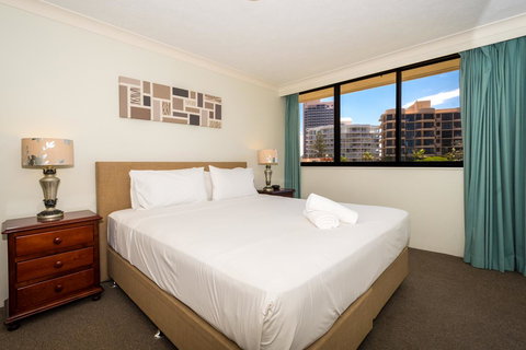 Breakers North Absolute Beachfront Apartments - Official - Tourism Brisbane 19